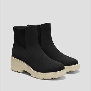 Vivaia Round-Toe Chunky Platform Travel Boots (Everly) in Black Size 8 (US)